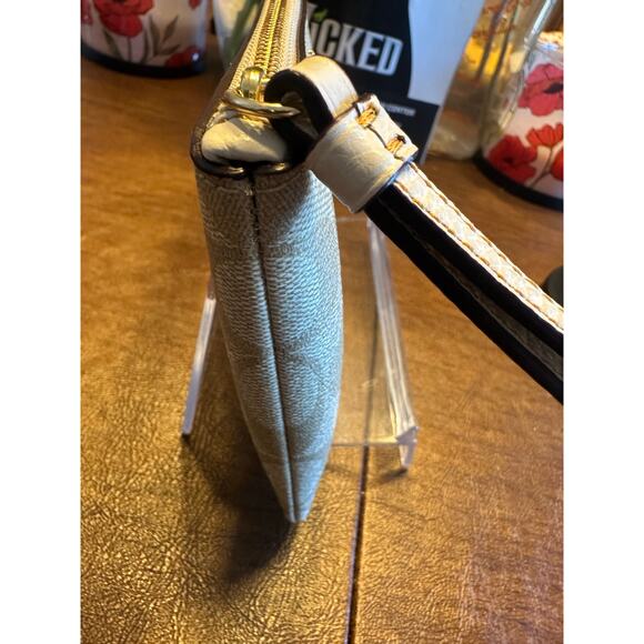 Coach Signature Canvas Year of the Tiger 2022 Wristlet Rare EUC - Picture 16 of 16